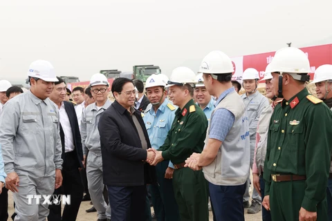 [Photo] Thủ tướng kiểm tra các dự án trọng điểm tại Điện Biên