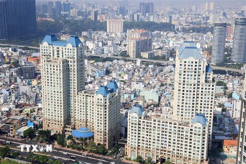 Các tòa nhà chung cư trên đường Nguyễn Hữu Cảnh, quận Bình Thạnh, Thành phố Hồ Chí Minh. (Ảnh: Hồng Đạt/TTXVN)