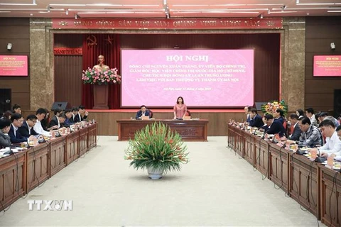 Hội nghị làm việc giữa Thường vụ Thành ủy và Đoàn công tác Học viện Chính trị Quốc gia Hồ Chí Minh. (Ảnh: TTXVN phát)
