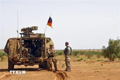 Binh sỹ Đức thuộc Phái bộ gìn giữ hòa bình của Liên hợp quốc tại Mali (MINUSMA) tuần tra tại Gao, Mali, ngày 3/8/2018. (Ảnh: AFP/TTXVN)