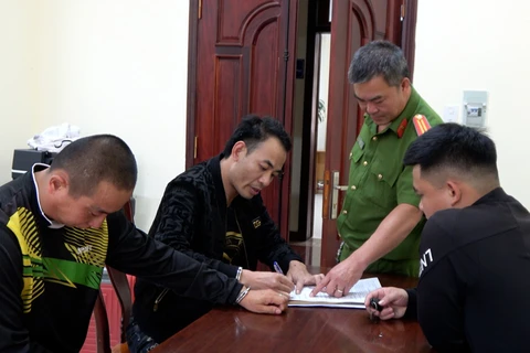 Cơ quan Công an làm việc với Phạm Xuân Thanh (trái) và Đới Quang Lưu. (Nguồn: Báo Lâm Đồng)