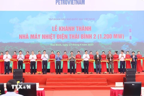 Thủ tướng Phạm Minh Chính cắt băng khánh thành Nhà máy nhiệt điện Thái Bình 2. (Ảnh: Dương Giang/TTXVN)
