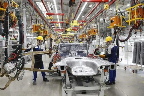Dây chuyền sản xuất, lắp ráp ôtô Hyundai Thành Công. (Ảnh: Dương Giang/TTXVN)
