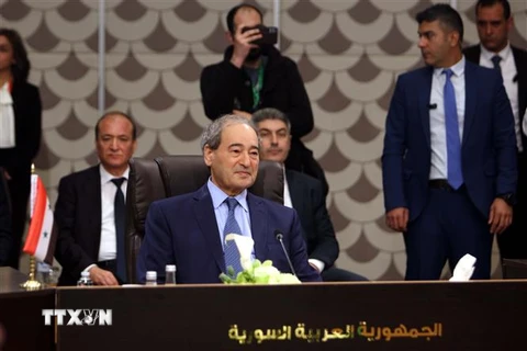 Ngoại trưởng Syria Faisal Mekdad (phía trước) tham dự cuộc họp với Ngoại trưởng các nước Arab về giải pháp chấm dứt các cuộc khủng hoảng ở Syria, tại Amman, Jordan ngày 1/5/2023. (Ảnh: THX/TTXVN)