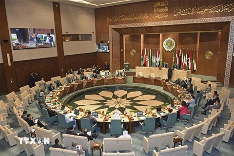 Toàn cảnh một phiên họp khẩn của Liên đoàn Arab. (Ảnh: AFP/TTXVN)