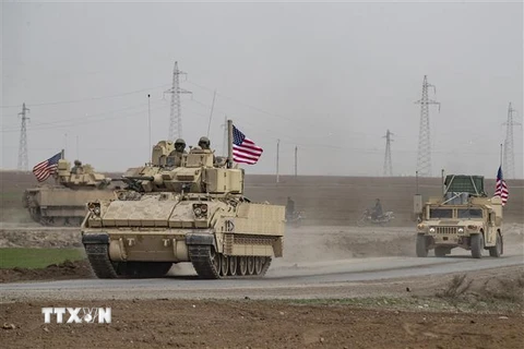 Binh sỹ Mỹ tham gia chiến dịch truy quét các phần tử IS tại thị trấn Tel Maaruf, tỉnh Hasakeh, Syria, ngày 15/12/2022. (Ảnh: AFP/TTXVN)