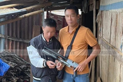 N.N.N, người dùng súng hơi bắn trọng thương nạn nhân đã bị Công an huyện Cát Tiên bắt giữ. (Nguồn: Báo Lâm Đồng)