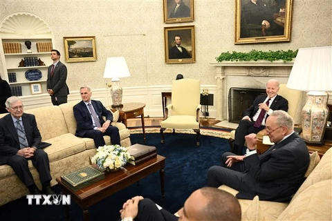 Ngày 9/5, Tổng thống Mỹ Joe Biden và các nghị sỹ hàng đầu của hai đảng Dân chủ và Cộng hòa đã có cuộc thảo luận trực tiếp về vấn đề trần nợ công, trong bối cảnh thế bế tắc liên quan đến việc nâng giới hạn nợ trị giá 31.400 tỷ USD đang đe dọa đẩy nền kinh 
