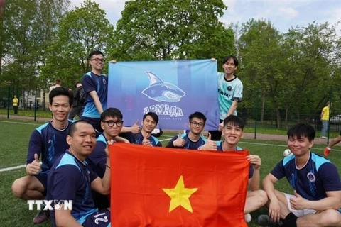 Một đội tuyển bóng đá của Việt Nam tham gia giao lưu. (Ảnh: Duy Trinh/TTXVN)