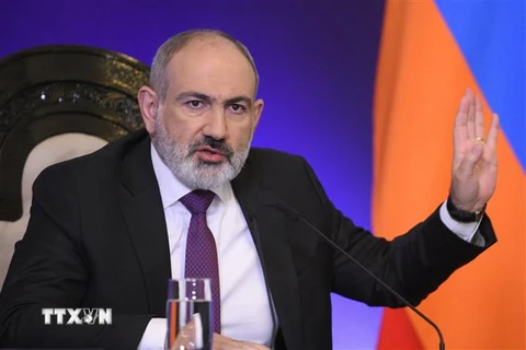 Thủ tướng Armenia Nikol Pashinyan phát biểu tại cuộc họp báo ở Yerevan ngày 22/5/2023. (Ảnh: AFP/TTXVN)