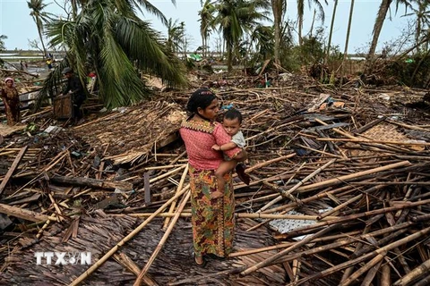 Cảnh tàn phá sau khi bão Mocha quét qua Sittwe, Myanmar, ngày 16/5/2023. (Ảnh: AFP/TTXVN)