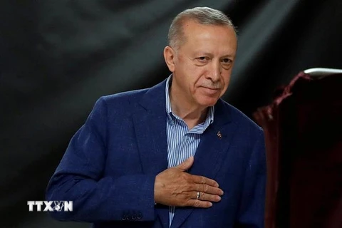 Tổng thống Thổ Nhĩ Kỳ đương nhiệm Recep Tayyip Erdogan tại điểm bỏ phiếu bầu Tổng thống vòng hai ở Istanbul, ngày 28/5/2023. (Ảnh: AFP/TTXVN)