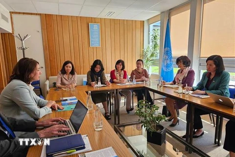 Đoàn công tác Trung ương Hội Liên hiệp phụ nữ thăm, làm việc tại Pháp