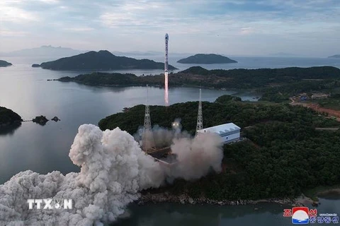 Hãng thông tấn Trung ương Triều Tiên (KCNA) đưa tin Cơ quan Phát triển Hàng không Vũ trụ quốc gia (NADA) của nước này đã phóng vệ tinh trinh sát quân sự "Malligyong-1" gắn trên tên lửa đẩy kiểu mới "Chollima-1," tại Bãi phóng Vệ tinh Sohae ở quận Cholsan 