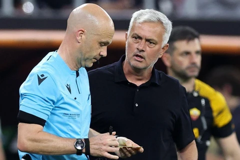 Huấn luyện viên Jose Mourinho bị cáo buộc xúc phạm trọng tài Anthony Taylor trong trận chung kết Europa League. (Nguồn: Football365)