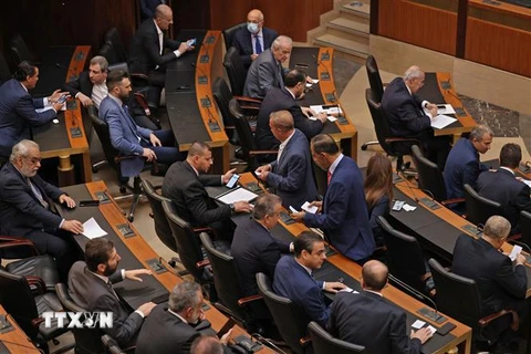 Các nghị sỹ tại phiên bỏ phiếu bầu Tổng thống của Quốc hội Liban ở Beirut ngày 24/10/2022. (Ảnh: AFP/TTXVN)