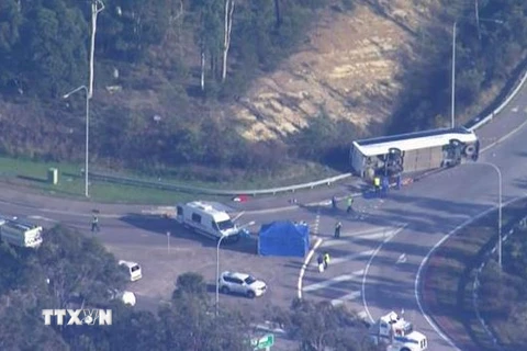 Hiện trường vụ tai nạn xe buýt tại vùng Hunter thuộc bang New South Wales, Australia ngày 12/6/2023. (Ảnh: AFP/TTXVN)