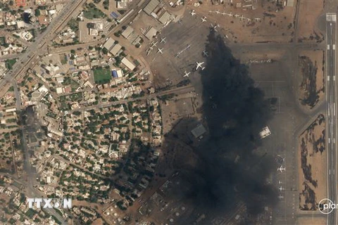 Hình ảnh qua vệ tinh SkySat cho thấy các máy bay bị phá hủy sau giao tranh giữa Quân đội Sudan và lực lượng bán quân sự RSF, tại Sân bay Quốc tế Khartoum, ngày 16/4/2023. (Ảnh: AFP/TTXVN)