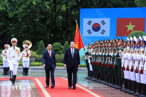 [Photo] Chủ tịch nước Võ Văn Thưởng chủ trì Lễ đón Tổng thống Hàn Quốc