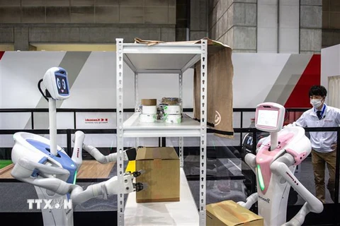 Robot công nghiệp trưng bày tại Triển lãm Robot Quốc tế ở Tokyo, Nhật Bản. (Ảnh: AFP/TTXVN)