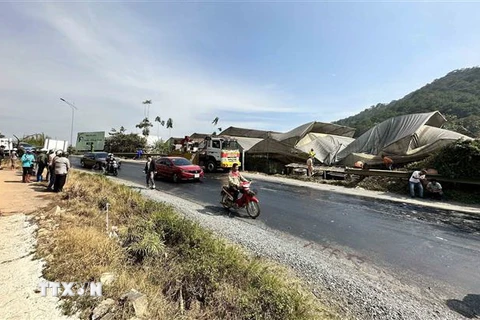 Hiện trường một vụ tai nạn giao thông trên đèo Mimosa, thành phố Đà Lạt, Lâm Đồng. (Ảnh: Nguyễn Dũng/TTXVN)