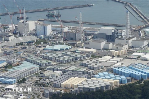 Bể chứa nước thải nhiễm phóng xạ đã qua xử lý tại nhà máy điện hạt nhân Fukushima Daiichi ở tỉnh Fukushima, Nhật Bản. (Ảnh: Kyodo/TTXVN)