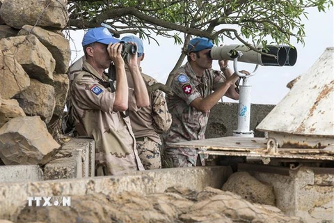 Binh sỹ thuộc Lực lượng UNDOF gác tại Cao nguyên Golan ngày 29/8/2014. (Ảnh: AFP/TTXVN)