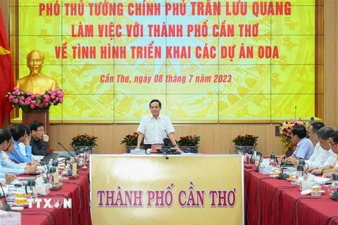 Phó Thủ tướng Trần Lưu Quang phát biểu tại buổi làm việc với Ủy ban Nhân dân thành phố Cần Thơ. (Ảnh: Thanh Liêm/TTXVN)