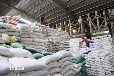 Doanh nghiệp chế biến gạo gặp khó vì lãi suất ngân hàng