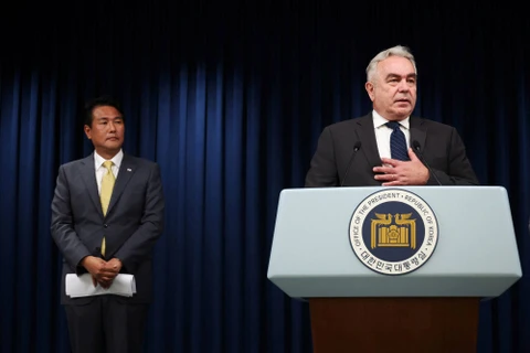 Điều phối viên phụ trách khu vực Ấn Độ Dương-Thái Bình Dương của Nhà Trắng Kurt Campbell (phải) và Phó Cố vấn An ninh Quốc gia Hàn Quốc Kim Tae-hyo. (Nguồn: Reuters)