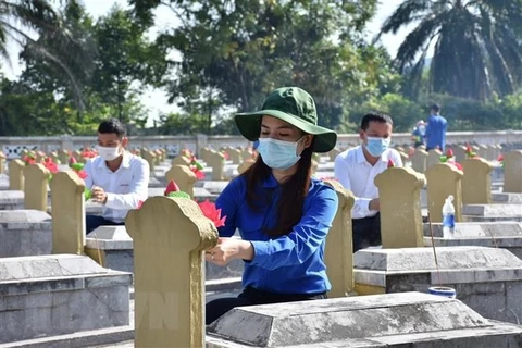 Sở Lao động-Thương binh và Xã hội Hà Nội đã tham mưu tổ chức đoàn đại biểu thành phố đi dâng hương tại các nghĩa trang liệt sỹ. (Ảnh minh họa: Hoàng Ngà/TTXVN)