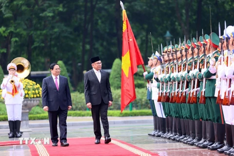 [Photo] Thủ tướng Phạm Minh Chính chủ trì Lễ đón Thủ tướng Malaysia