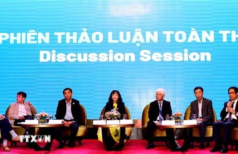 Các chuyên gia cùng thảo luận những khó khăn, thách thức trong thu hút đầu tư và giao thương quốc tế tại khu vực Đồng bằng sông Cửu Long. (Ảnh: Thu Hiền/TTXVN)