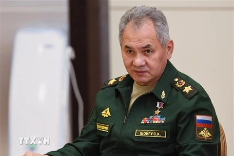 Bộ trưởng Quốc phòng Nga Sergey Shoigu dẫn đầu phái đoàn quân sự Nga đến thăm Triều Tiên. (Ảnh: AFP/TTXVN)