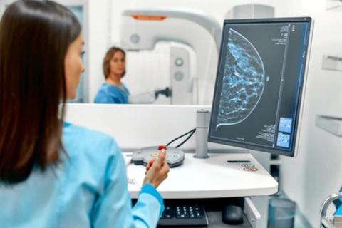 AI có thể giúp giảm gần 50% khối lượng công việc của các bác sỹ chẩn đoán hình ảnh trong tầm soát và phát hiện dấu hiệu ung thư vú. (Nguồn: Cancerresearchuk)