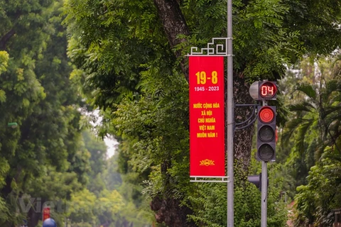 Băngrôn chào mừng kỷ niệm 78 năm Cách mạng Tháng Tám (19/8/1945-19/8/2023) trên một tuyến phố ở Hà Nội. (Ảnh: Minh Sơn/Vietnam+)