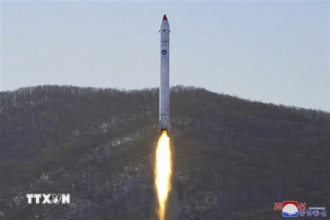 Hình ảnh do Hãng thông tấn Triều Tiên (KCNA) đăng phát ngày 19/12/2022 về vụ phóng thử tên lửa mang vệ tinh thực nghiệm tại bãi phóng vệ tinh Sohae ở Tongchang-ri. (Ảnh: AFP/TTXVN)