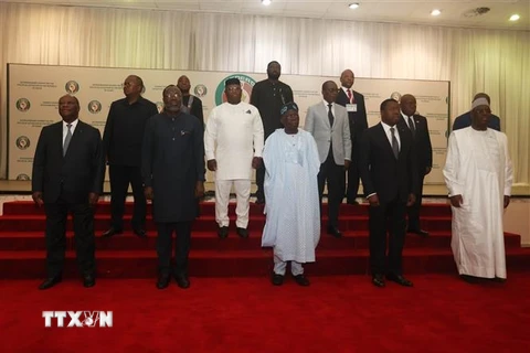 Các nhà lãnh đạo Cộng đồng Kinh tế Tây Phi (ECOWAS) tại cuộc họp bất thường về tình hình Niger, tại Abuja (Nigeria), ngày 10/8/2023. (Ảnh: THX/TTXVN)