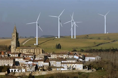 Trang trại điện gió ở gần Toulouse, Pháp. (Ảnh: AFP/TTXVN)