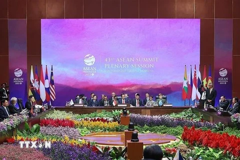 Phiên toàn thể Hội nghị Cấp cao ASEAN lần thứ 43. (Ảnh: Dương Giang/TTXVN)