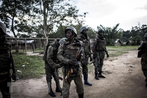 Binh sỹ thuộc các lực lượng quân đội Cộng hòa Dân chủ Congo được triển khai tại thành phố Oicha ngày 7/10/2018. (Ảnh: AFP/TTXVN)