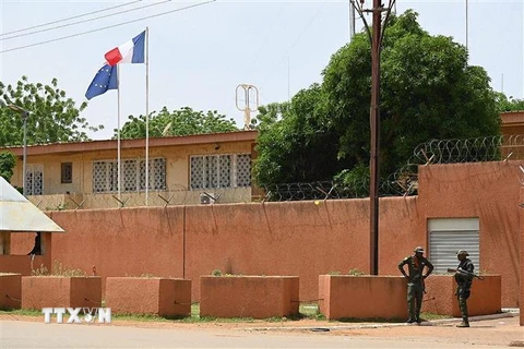 Đại sứ quán Pháp ở Niamey, ngày 27/8/2023. (Ảnh: AFP/TTXVN)