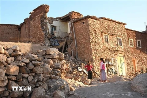 Nhiều ngôi nhà bị đổ sập sau trận động đất ở Tahannaout, Maroc, ngày 9/9/2023. (Ảnh: THX/TTXVN)