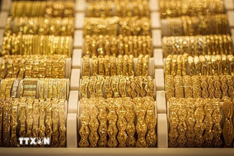Trang sức vàng được bày bán tại tiệm kim hoàn ở Khartoum, Sudan. (Ảnh: AFP/TTXVN)