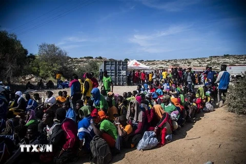 Người di cư tại đảo Lampedusa, Italy ngày 14/9/2023. (Ảnh: AFP/TTXVN)