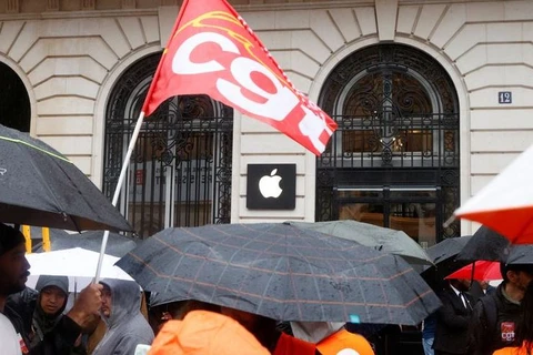 Tổ chức công đoàn CGT cho biết hàng trăm người trong số khoảng 2.300 nhân viên cửa hàng của Apple đã tham gia cuộc đình công. (Nguồn: Marketscreener)