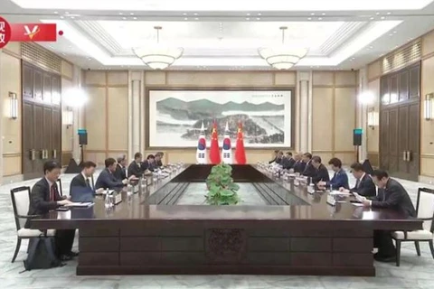 Quang cảnh buổi hội kiến giữa Chủ tịch Trung Quốc Tập Cận Bình và Thủ tướng Hàn Quốc Han Duck-soo. (Nguồn: Koreatimes)