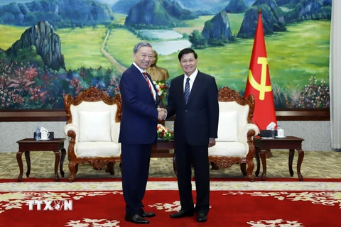Tổng Bí thư, Chủ tịch nước Lào Thongloun Sisoulith đón Đại tướng, Bộ trưởng Bộ Công an Tô Lâm đến chào xã giao. (Ảnh: Phạm Kiên/TTXVN)