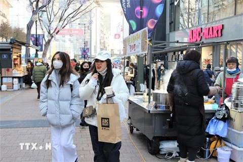 Một con phố mua sắm ở Seoul, Hàn Quốc. (Ảnh: Khánh Vân/TTXVN)