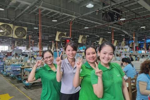 Công nhân là người khuyết tật tại Nhà máy Giày Changshin Việt Nam, tỉnh Đồng Nai. (Nguồn: Yonhap)